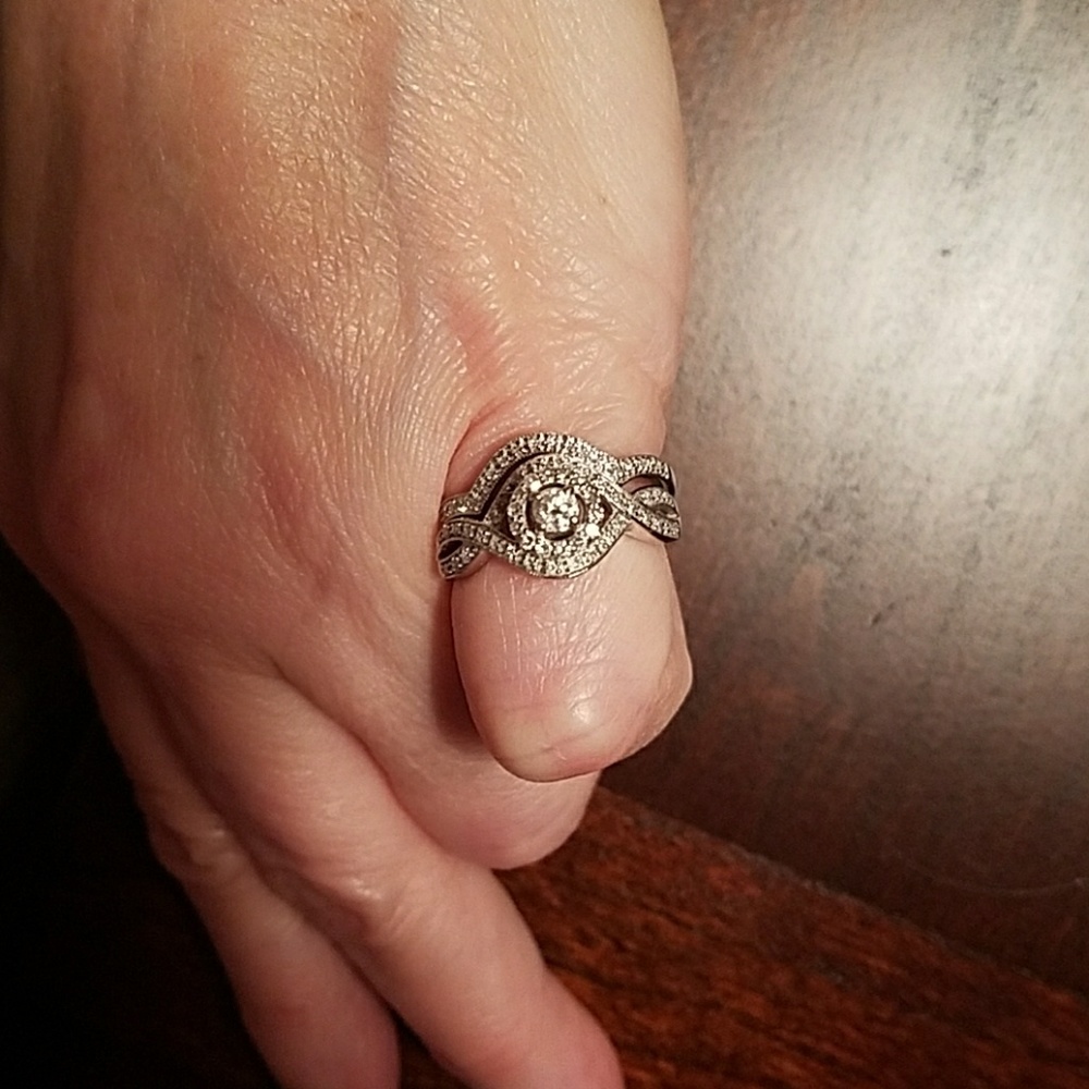 Engagement ring - Picture 6 of 7